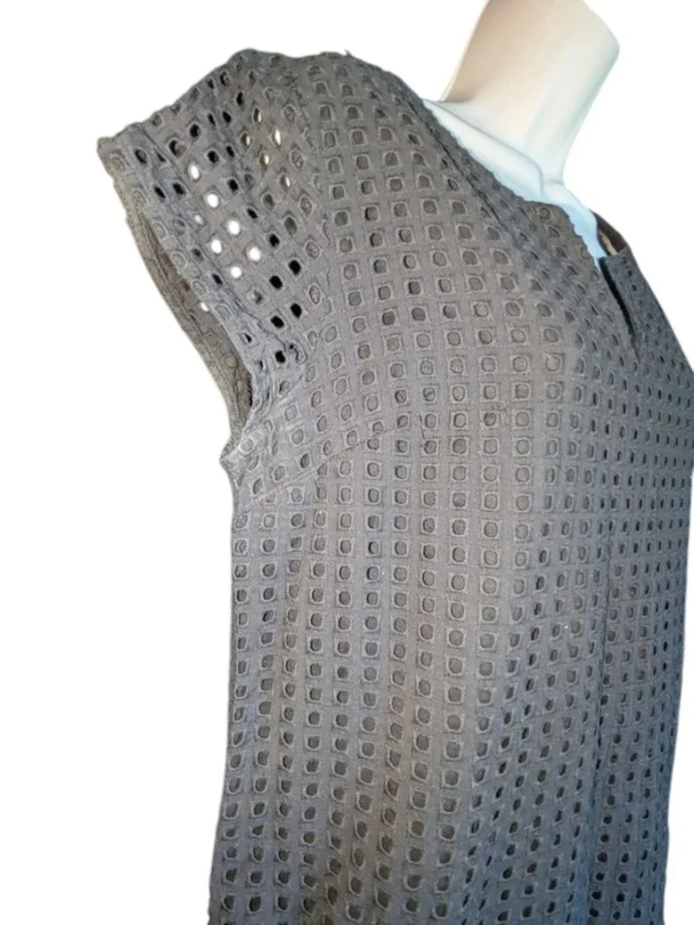 *3 FOR $9* Merona Short Sleeve Knee Length Eyelet V-Neck Lined Short Solid Dress - Picture 4 of 6